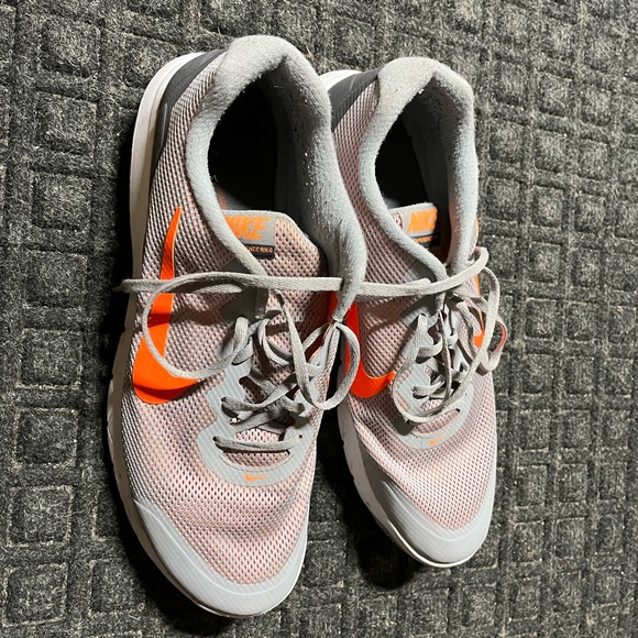 Size 13 Nike running shoes - Picture 3 of 3